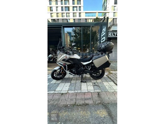 HALF MOTO 2025 HONDA NT1100 DCT