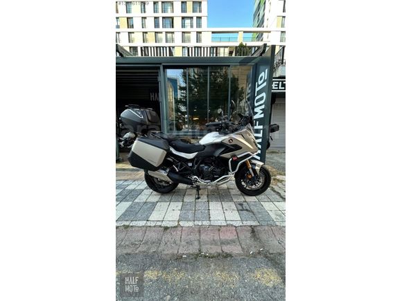 HALF MOTO 2025 HONDA NT1100 DCT
