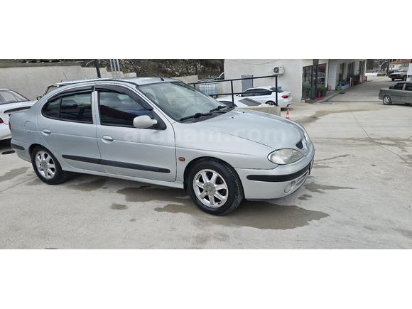 Sahibinden Renault Megane 1.6 Alize 2003 Model  235.000 km Gri
