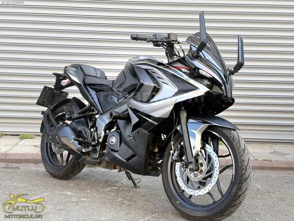 MUTLU MOTORCULAR'dan BAJAJ RS 200 SENET İLE