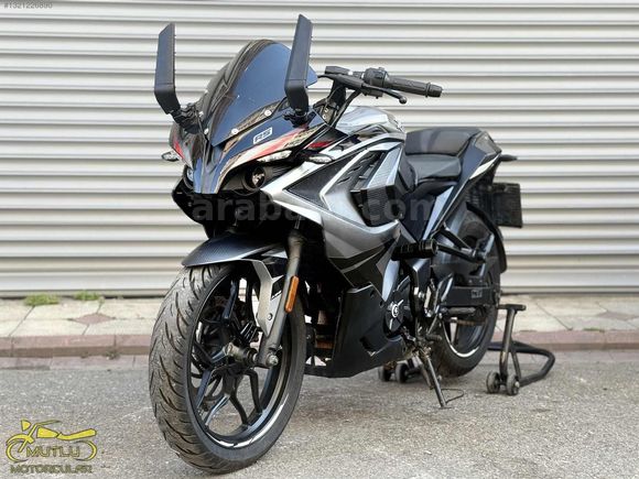 MUTLU MOTORCULAR'dan BAJAJ RS 200 SENET İLE