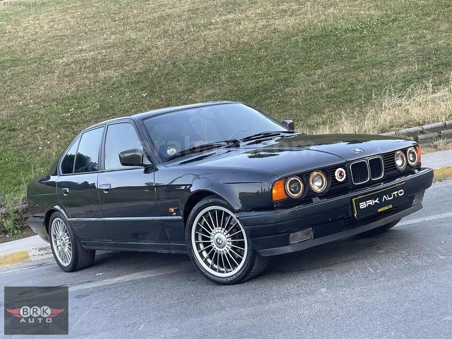 Galeriden BMW 5 Serisi 520i Standart 1992 Model İstanbul 365.000 km Siyah 6