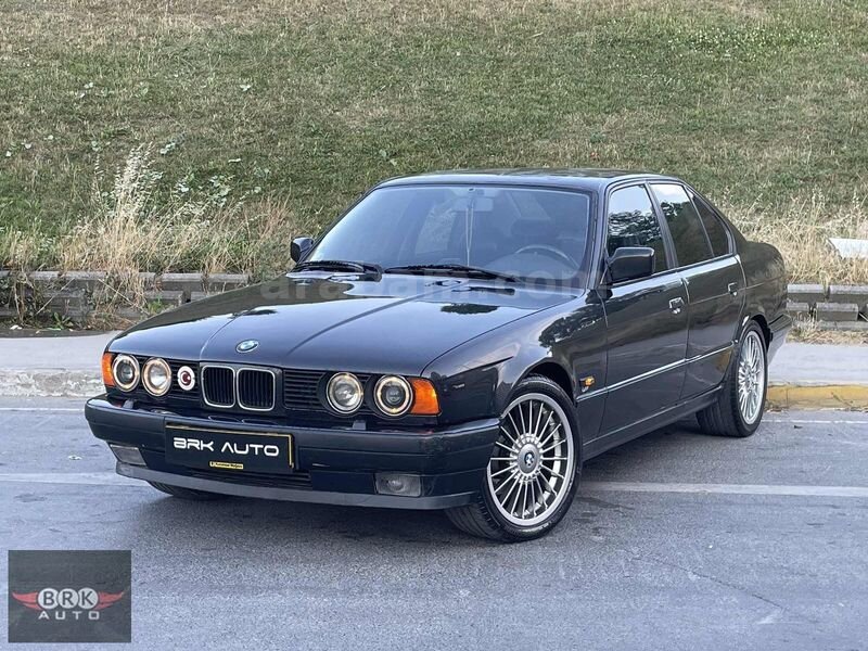 Galeriden BMW 5 Serisi 520i Standart 1992 Model İstanbul 365.000 km Siyah