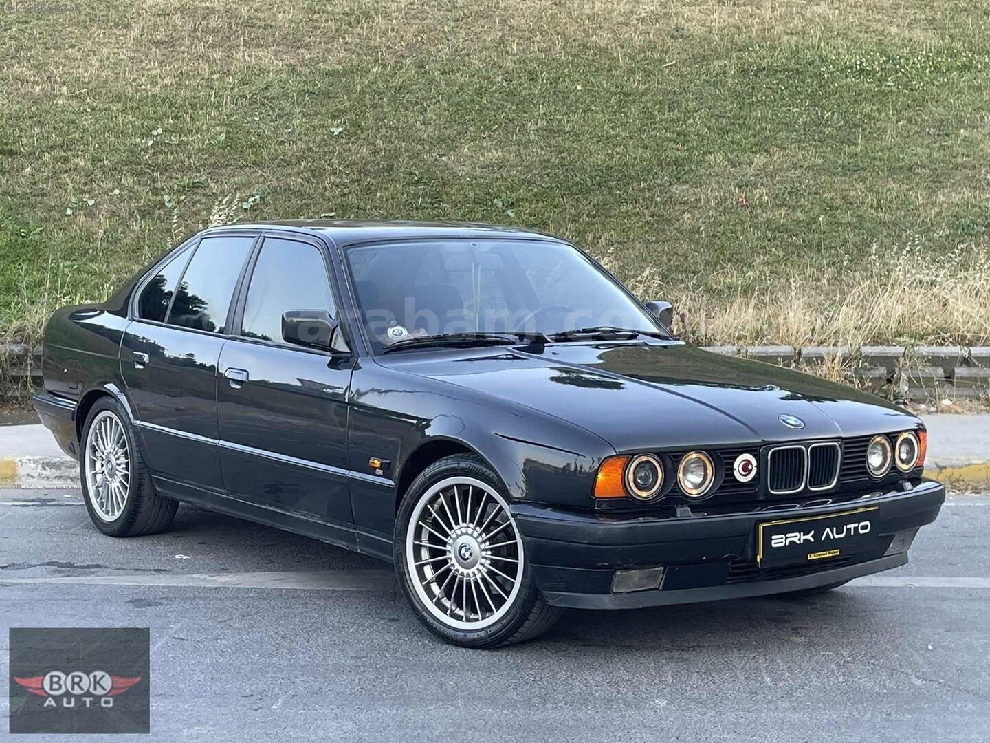 Galeriden BMW 5 Serisi 520i Standart 1992 Model İstanbul 365.000 km Siyah 3