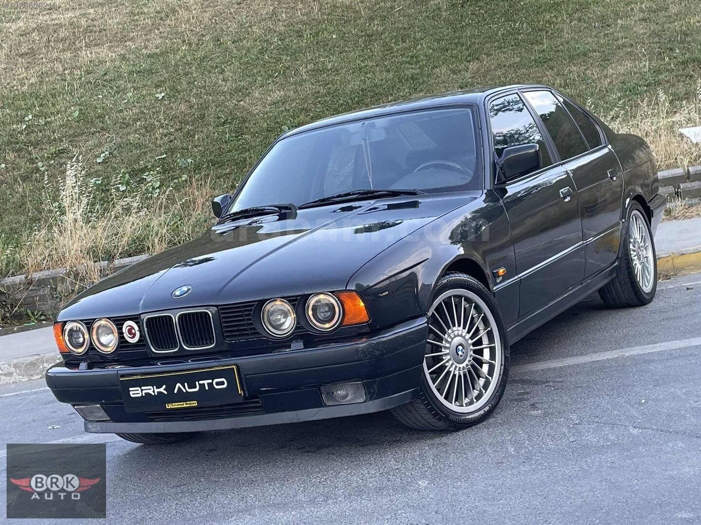 Galeriden BMW 5 Serisi 520i Standart 1992 Model İstanbul 365.000 km Siyah 4