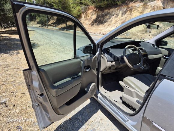 Sahibinden Renault Scenic 1.6 Privilege 2006 Model