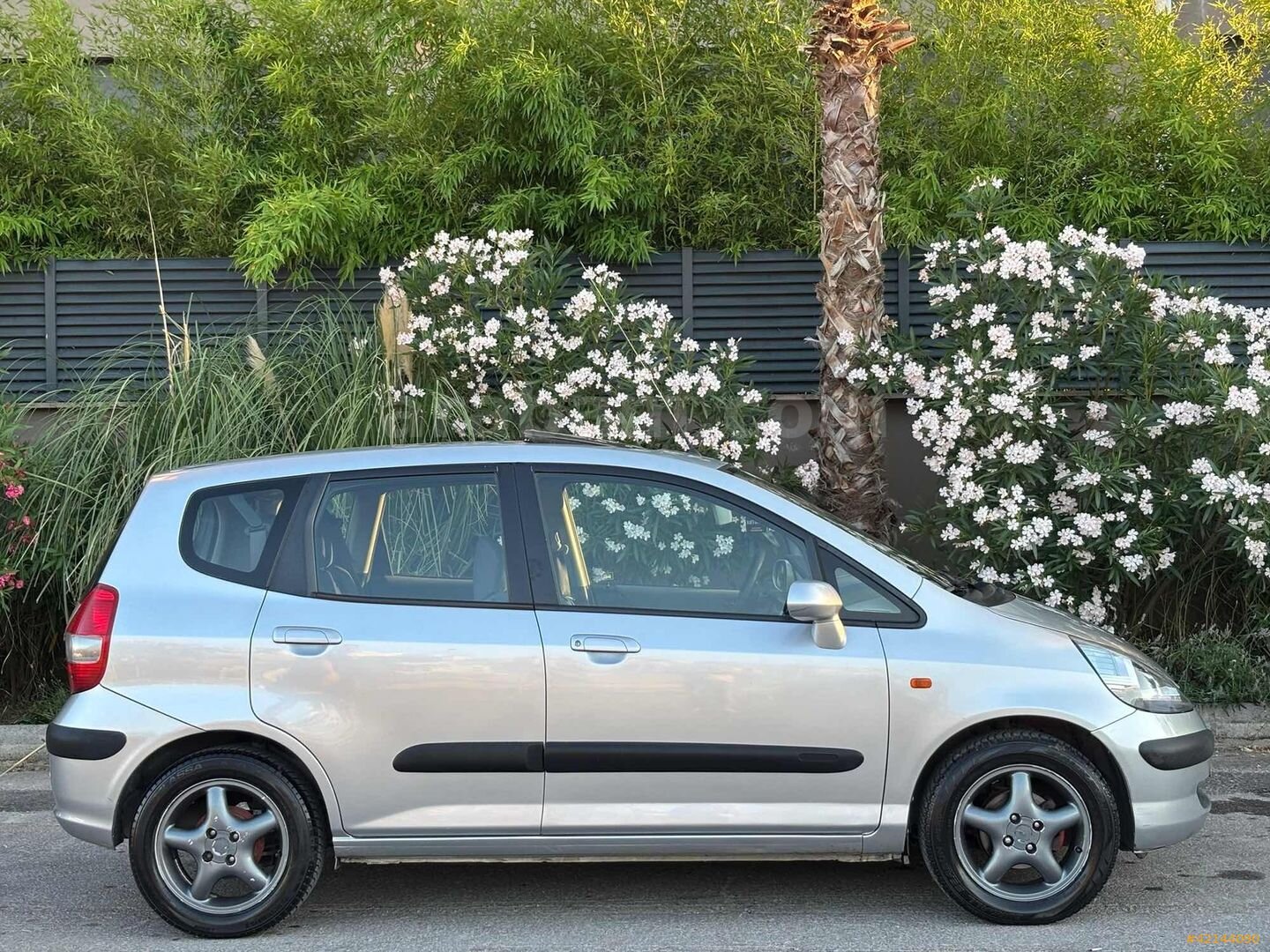 Galeriden Honda Jazz 1.4 ES 2004 Model Balıkesir 142.000 km Gri 4
