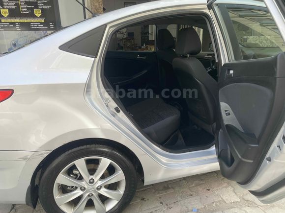 Sahibinden Hyundai Accent Blue 1.6 CRDI Mode Plus 2015 Model 