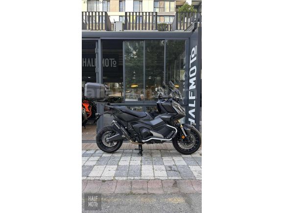 HALF MOTO 2023 HONDA XADV 750 AKRAPOVİÇ