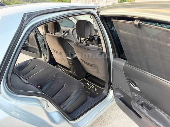 HATASIZ EMSALSİZ 2005 RENAULT LAGUNA 184 BİN KM'de BAKIMLI
