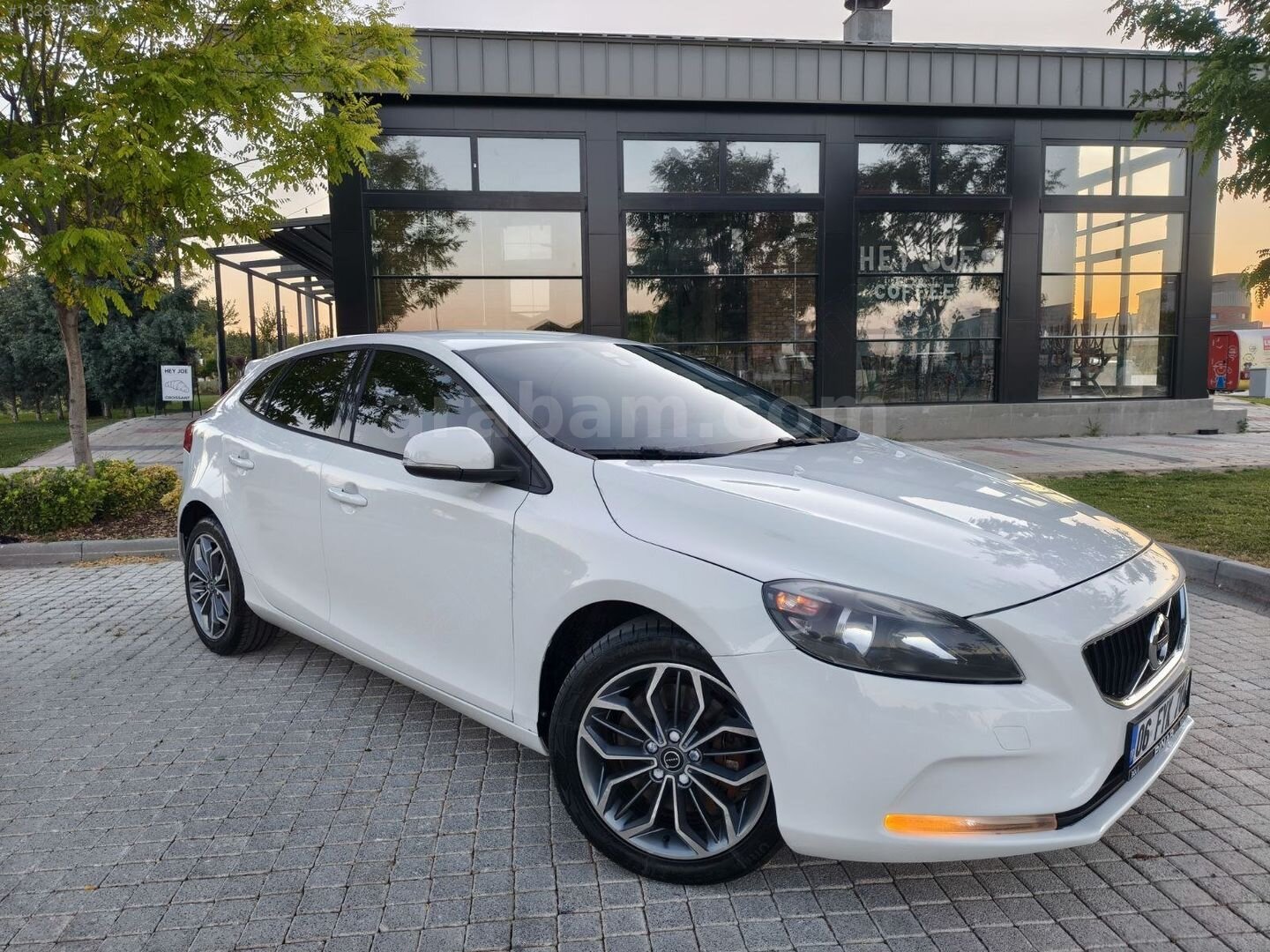 Galeriden Volvo V40 1.5 Momentum 2016 Model Eskişehir 191.000 km Beyaz 2