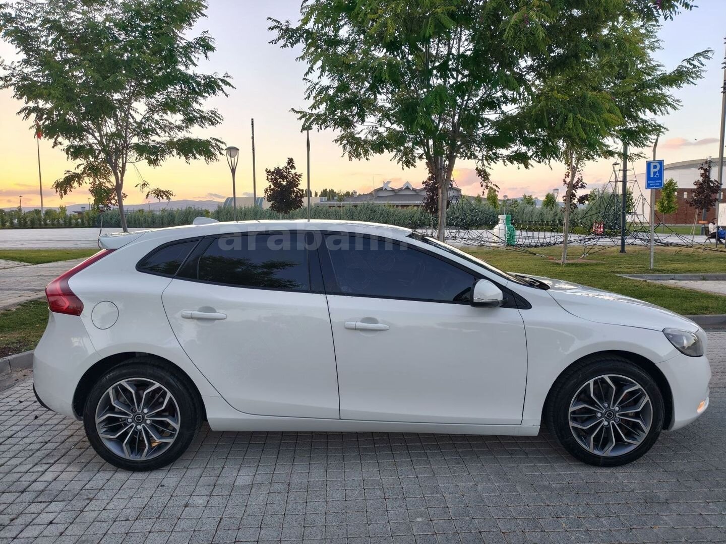 Galeriden Volvo V40 1.5 Momentum 2016 Model Eskişehir 191.000 km Beyaz 5