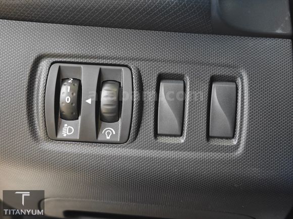 TİTANYUM OTOMOTİV 2015 RENAULT CLİO 1.2 16V TOUCH 72binKM