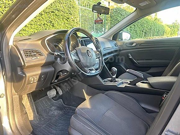 AUTO TİCARET 2018 MEGANE 185KM GERİ GÖRÜŞ KAMERA FUL PAKET TOUCH