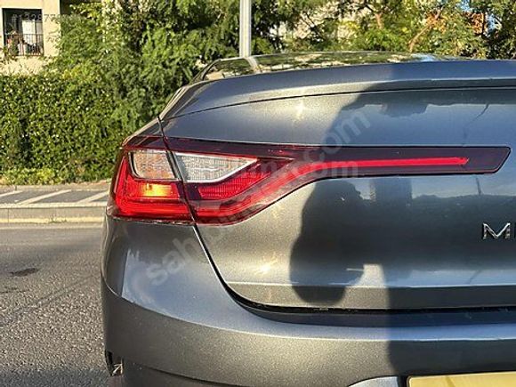 AUTO TİCARET 2018 MEGANE 185KM GERİ GÖRÜŞ KAMERA FUL PAKET TOUCH