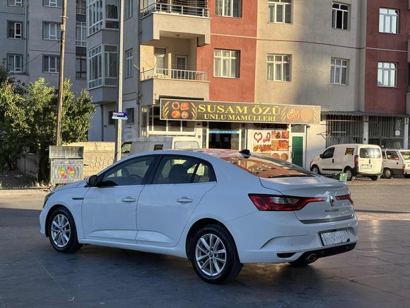 GLC MOTORS 1.5DCİ TOUCH PLUS EDC TESLA EKRAN TERTEMİZ