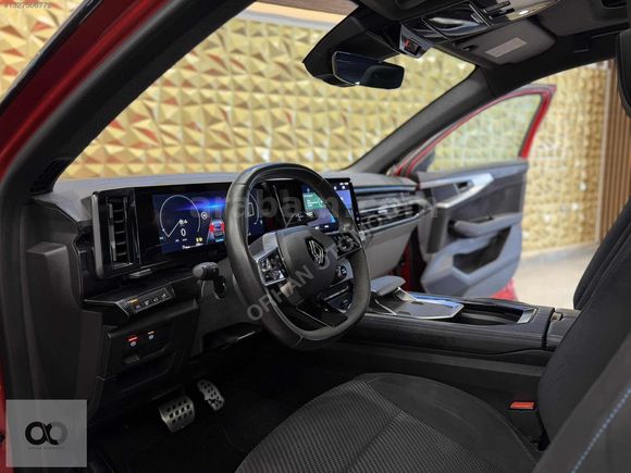 2025 ÇIKIŞ HATASIZ BOYASIZ 20.000KM ÖZEL RENK TAM DOLU CAM TAVAN