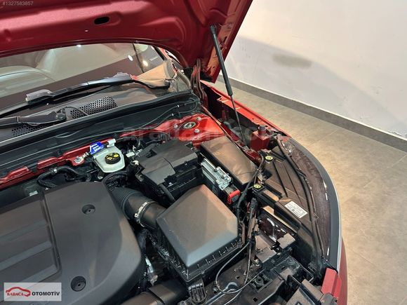 KARACA'dan 2023 VOLVO XC40 1.5 T2 PLUS DARK 41.000KM