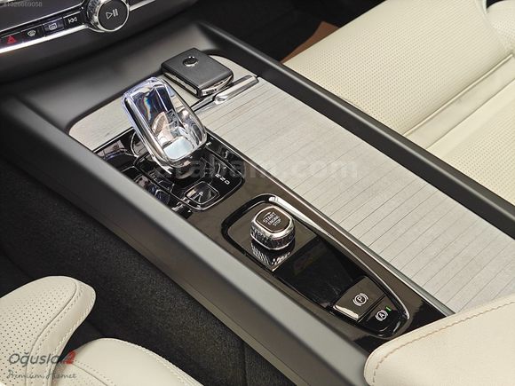 OĞUŞLAR ATAŞEHİR'DEN 2024 VOLVO XC60 2.0 B5 PLUS DARK HATASIZ