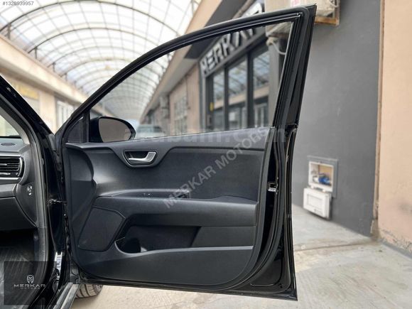 MERKAR'DAN 2021 KİA STONİC 1.4MPI ELEGANCE HATASIZ BOYASIZ