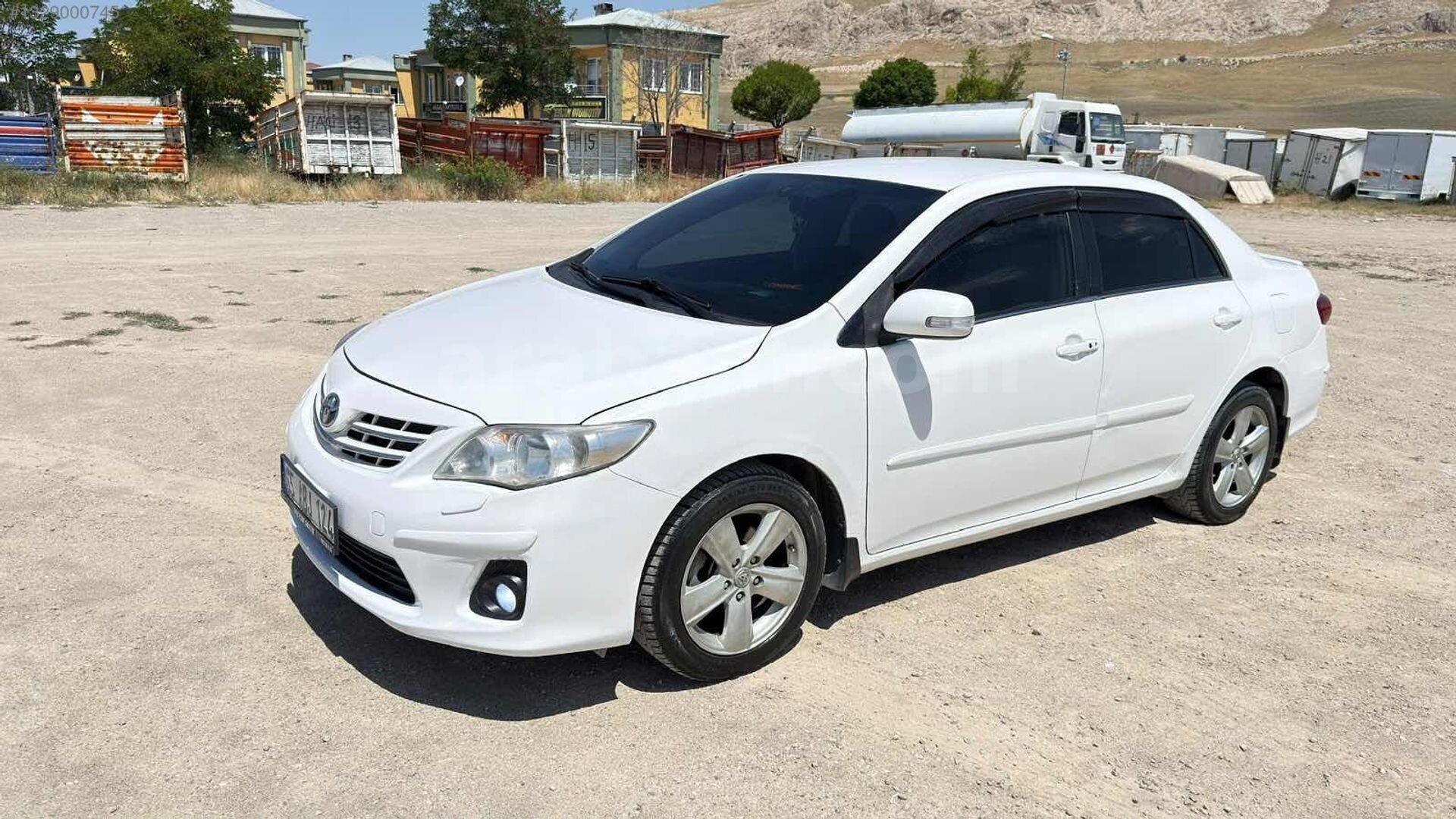 Galeriden Toyota Corolla 1.6 Elegant 2012 Model Van 145.000 km Beyaz 3