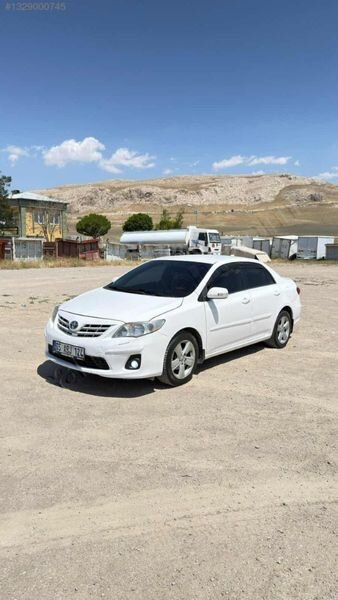 Galeriden Toyota Corolla 1.6 Elegant 2012 Model Van 145.000 km Beyaz 1