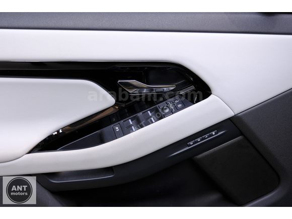 HATASIZ BAYİ 2024 RANGE ROVER EVOQUE 1.5 Mhev DYNAMIC SE FUL