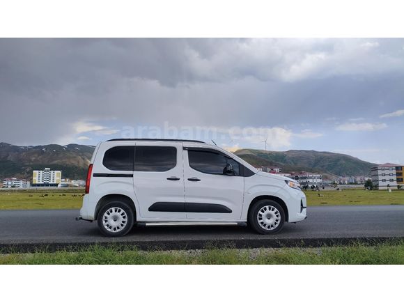 Sahibinden Opel Combo 1.5 CDTI Essential 2025 Model İzmir 37.238 km Beyaz