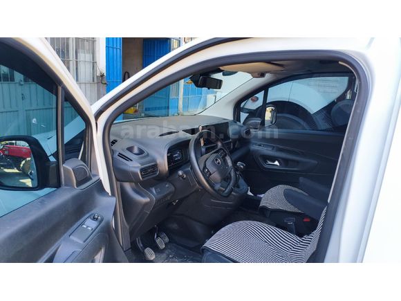 Sahibinden Opel Combo 1.5 CDTI Essential 2025 Model İzmir 37.238 km Beyaz