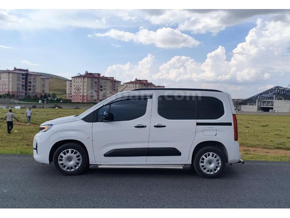 Sahibinden Opel Combo 1.5 CDTI Essential 2025 Model İzmir 37.238 km Beyaz
