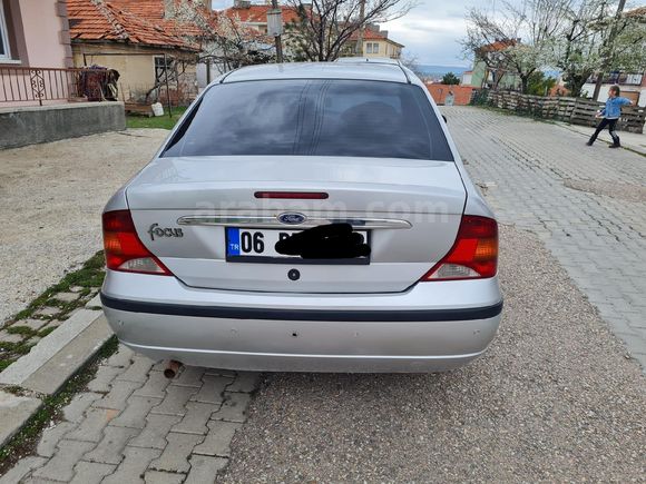 Sahibinden Ford Focus 1.6 Ghia 2004 Model