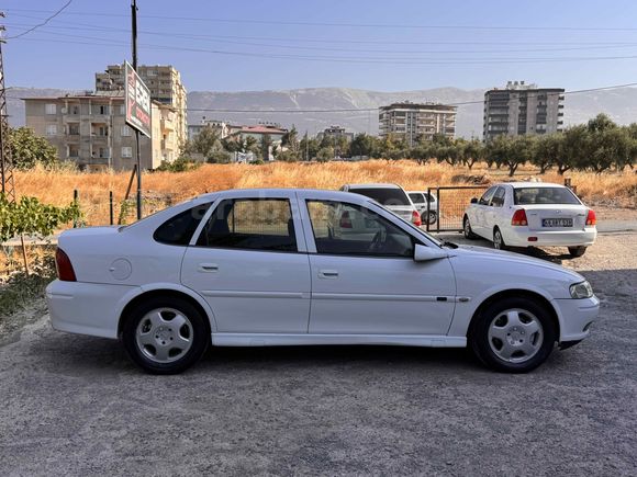 Eren oto Galeriden Opel Vectra 2.0 CDX 2000 Model Kahramanmaraş