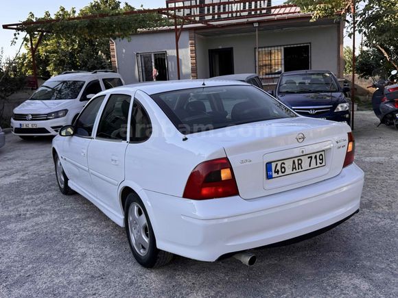 Eren oto Galeriden Opel Vectra 2.0 CDX 2000 Model Kahramanmaraş