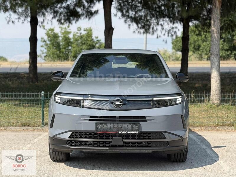 Galeriden Opel Grandland 1.2 Hybrid 2025 Model Denizli 17.000 km Gri