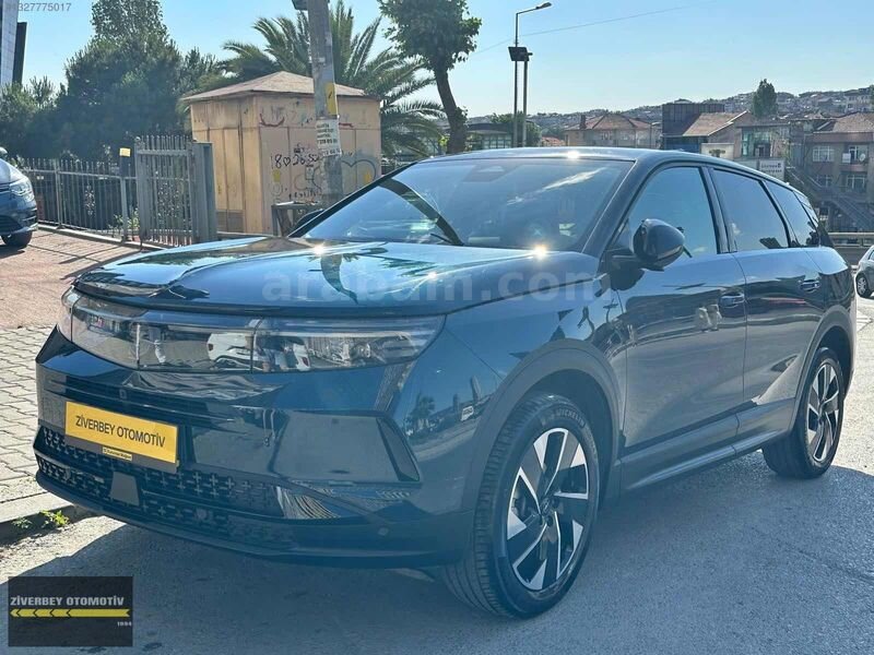Galeriden Opel Grandland 1.2 T Hybrid GS 2025 Model İstanbul 6.200 km Mavi