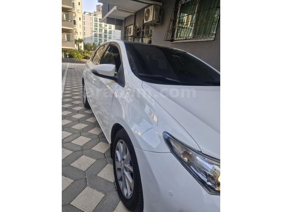 Sahibinden Toyota Auris 1.4 D-4D Active Skypack 2013 Model