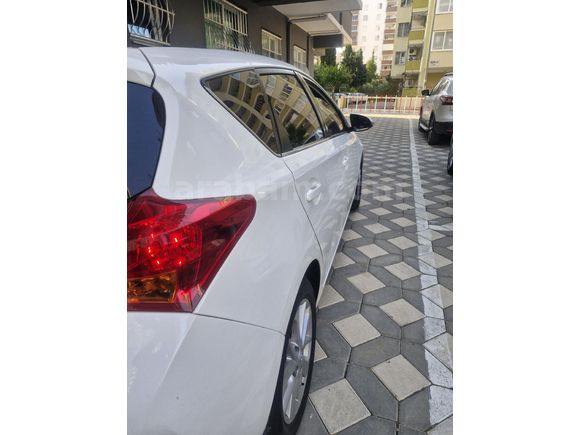 Sahibinden Toyota Auris 1.4 D-4D Active Skypack 2013 Model