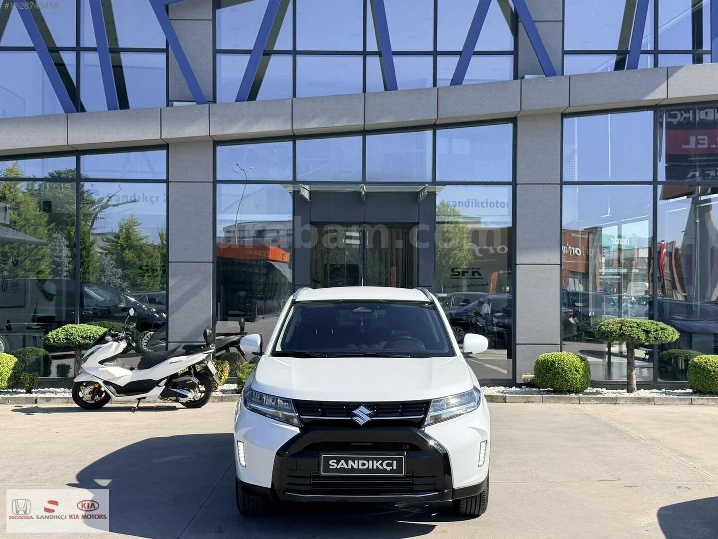Galeriden Suzuki Vitara 1.4 Boosterjet Hibrit GL Elegance 2025 Model Sakarya 6.010 km Beyaz 3