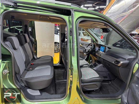 POLAT'TA FORD COURİER 2024 MODEL 1.5 TİTANİUM ÖZEL RENK FUL+FULL