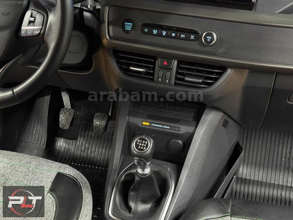 POLAT'TA FORD COURİER 2024 MODEL 1.5 TİTANİUM ÖZEL RENK FUL+FULL