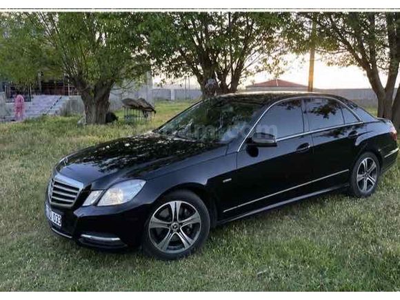 Mercedes - Benz E 250 CDI BlueEFFICIENCY Avantgarde 2011 Model 