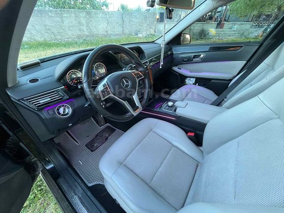 Mercedes - Benz E 250 CDI BlueEFFICIENCY Avantgarde 2011 Model 