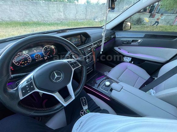 Mercedes - Benz E 250 CDI BlueEFFICIENCY Avantgarde 2011 Model 