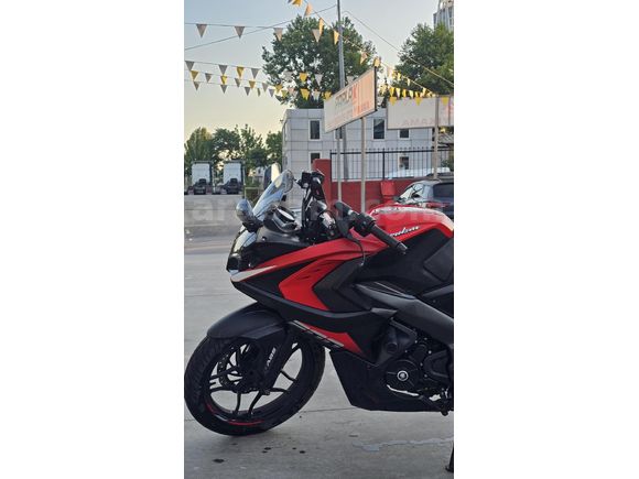 Öğretmenden 2024 Bajaj Pulsar RS200