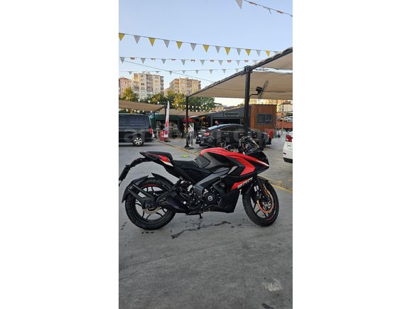 Öğretmenden 2024 Bajaj Pulsar RS200