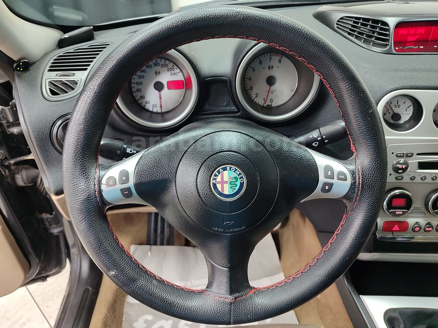 Galeriden Alfa Romeo 156 1.6 TS Distinctive 2005 Model İstanbul 271.000 km Gri 7