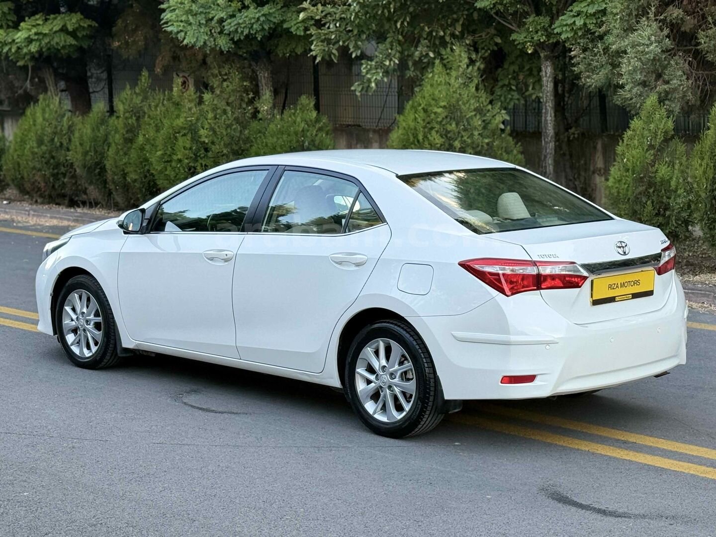 Galeriden Toyota Corolla 1.6 Advance 2014 Model Ankara 162.000 km Beyaz 3