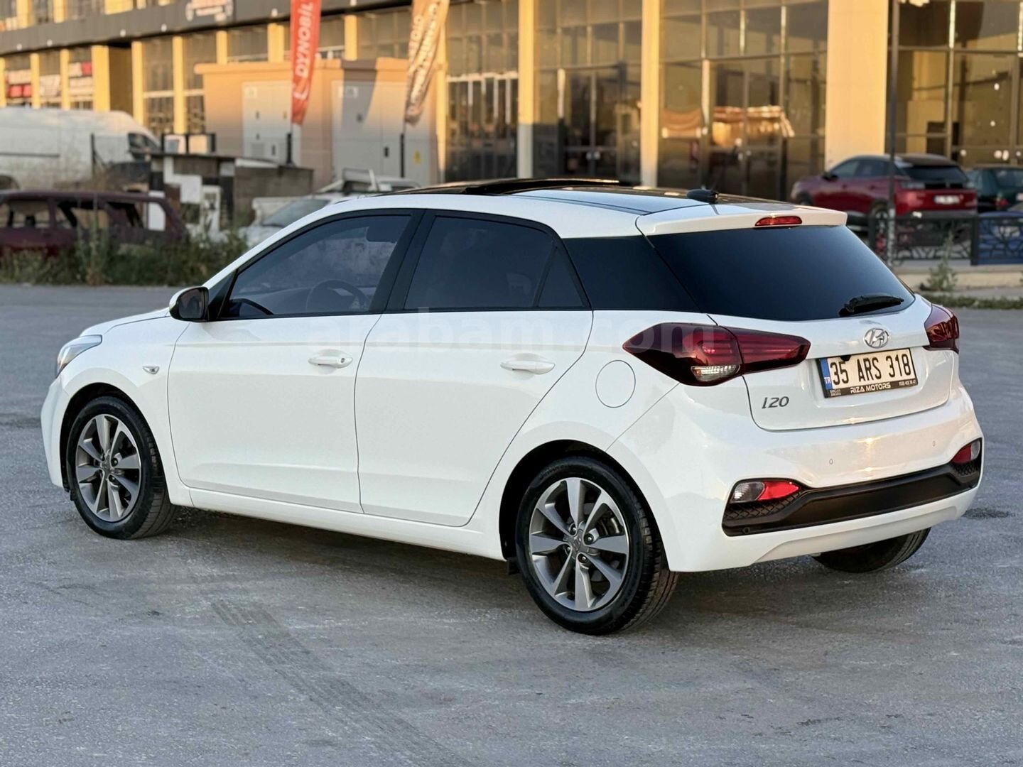 Galeriden Hyundai i20 1.4 MPI Style 2020 Model Ankara 18.000 km Beyaz 7