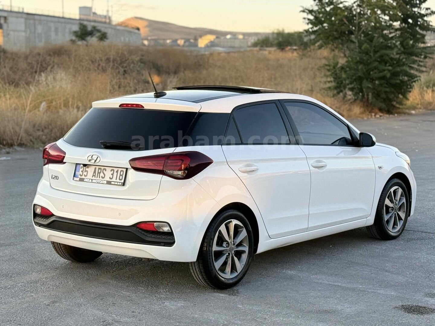 Galeriden Hyundai i20 1.4 MPI Style 2020 Model Ankara 18.000 km Beyaz 5