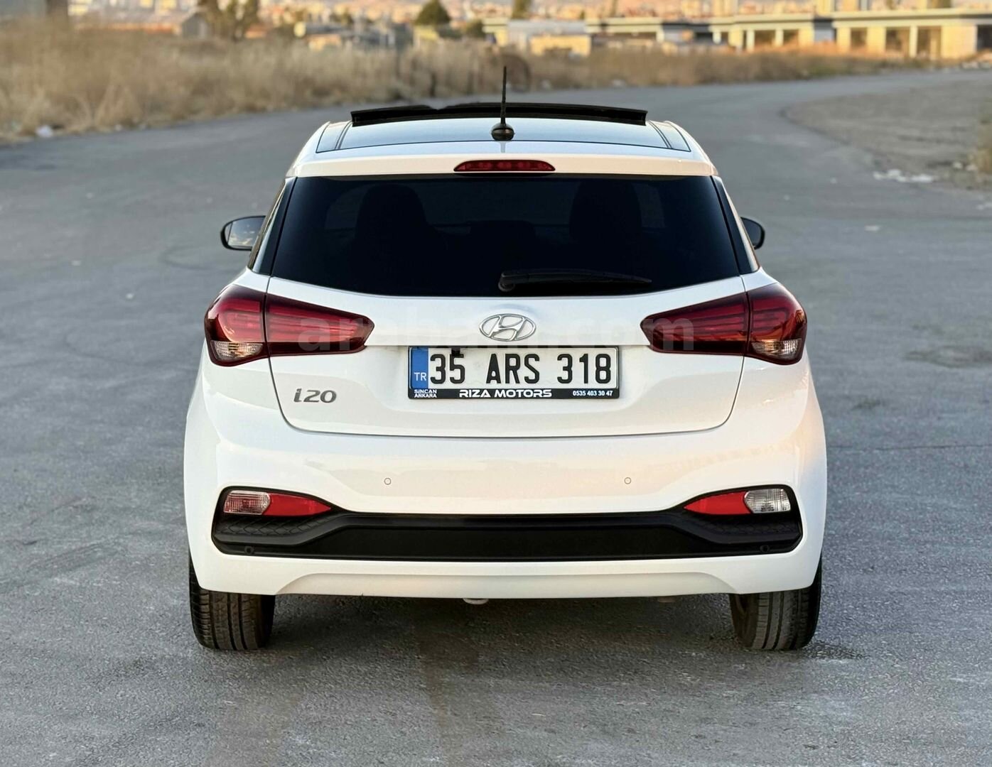 Galeriden Hyundai i20 1.4 MPI Style 2020 Model Ankara 18.000 km Beyaz 6
